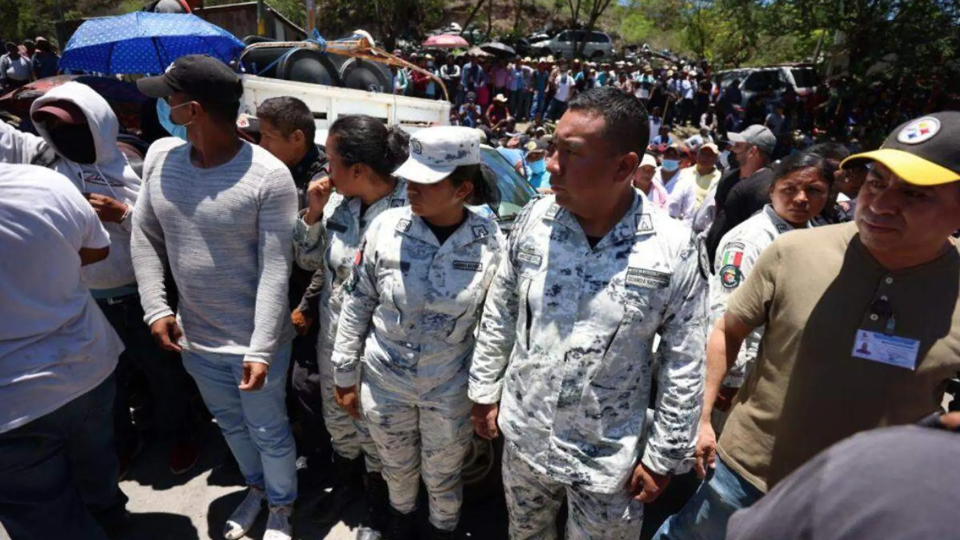 Bloqueo en Autopista del Sol_Guerrero_policias retenidos_2